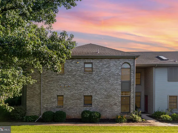 192 Crescent Dr, Hershey, PA 17033