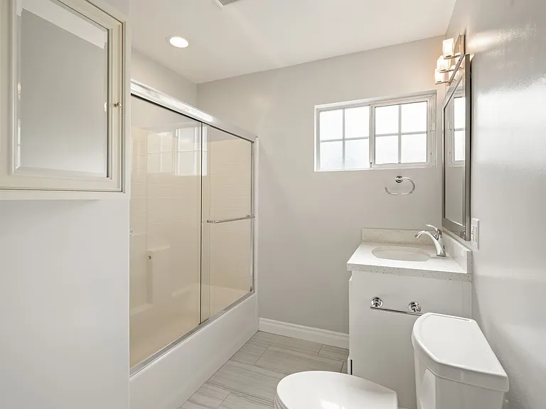 22055 Del Valle St — Photo 29