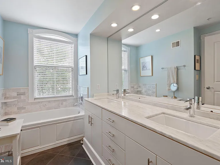 900 N Washington St #304E — Photo 11