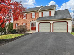 11 Valley Dr, Birdsboro, PA 19508