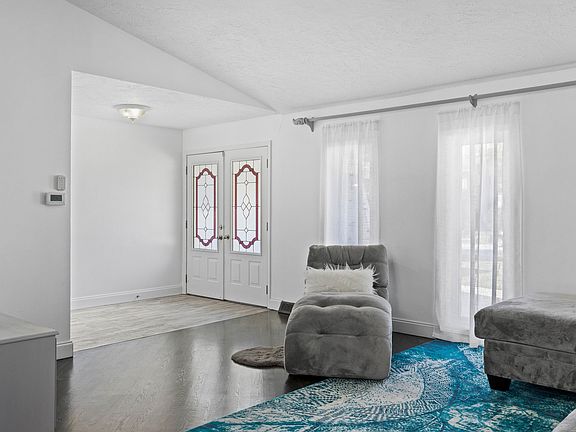 3rd image of 528 Ca Crest Dr