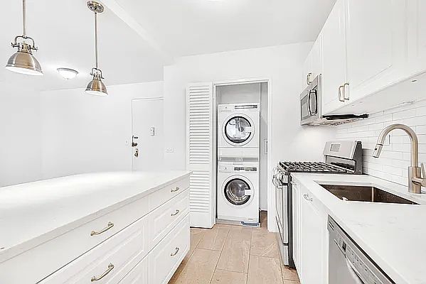 1st image of 220 E 54th St APT 6J