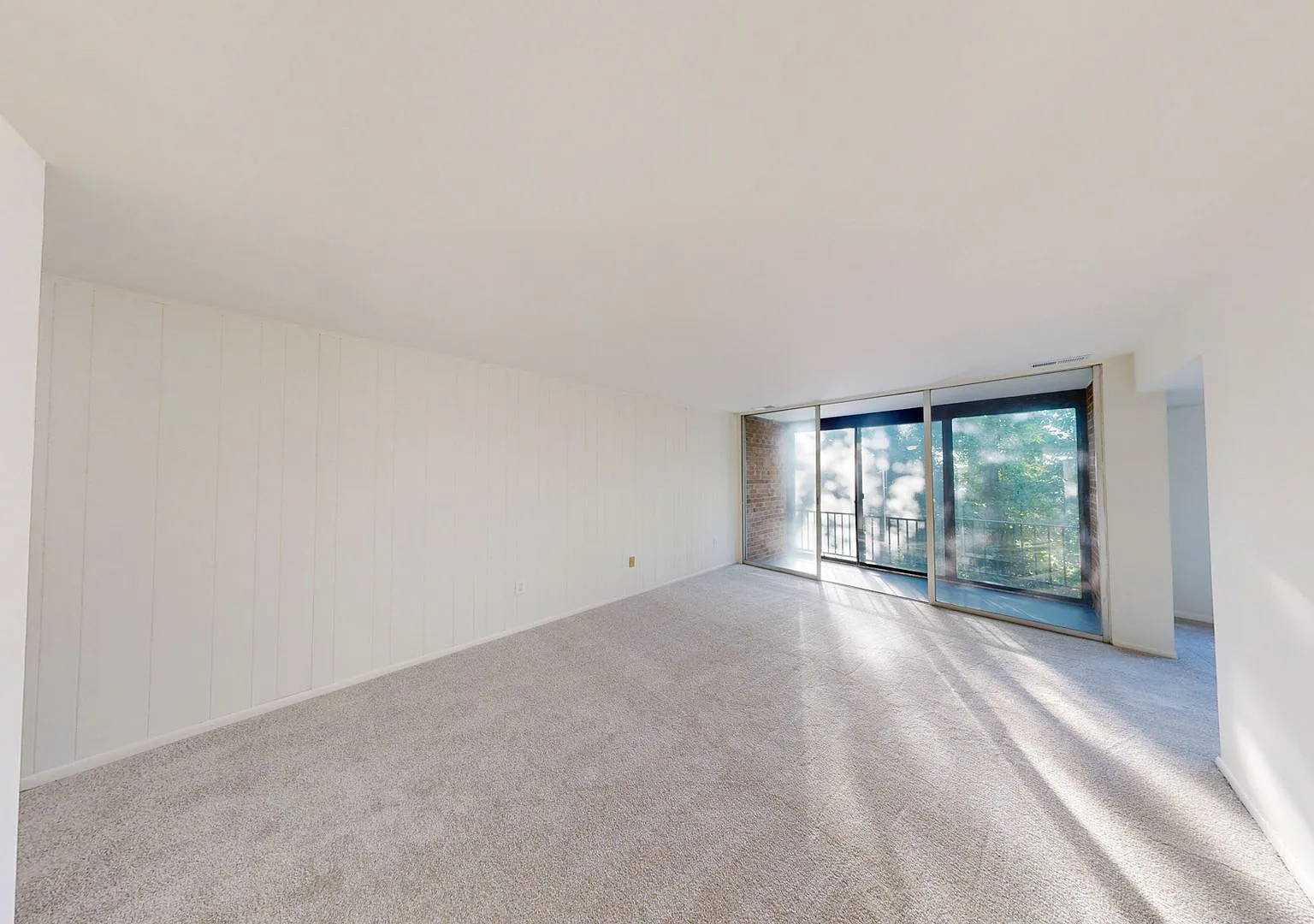 Fresh and ready 2Bed/1Bath - Close to Metro, Shopping, and Dining! — Photo 1