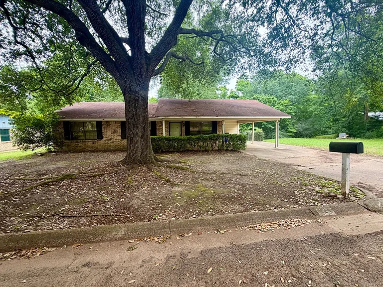 224 Woodland Cir — Photo 1