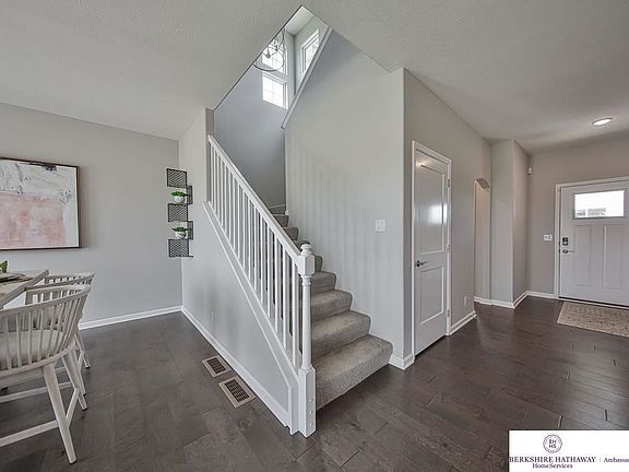 4th image of 10521 S 113th St