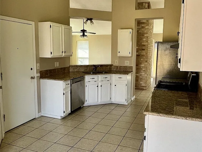 1101 Forest Oaks Path — Photo 8