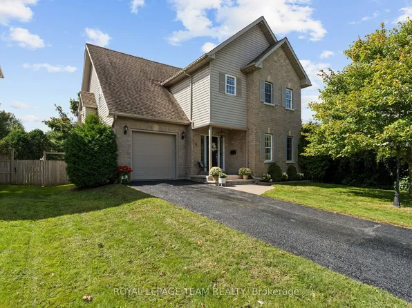 4 Francis St, Carleton Place, ON K7C 0C6
