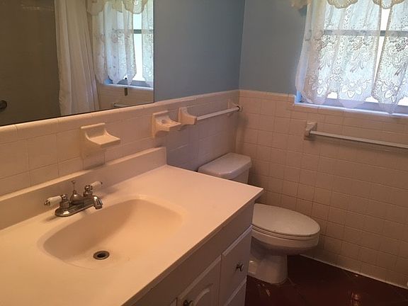 3rd image of 2085 S Druid Cir