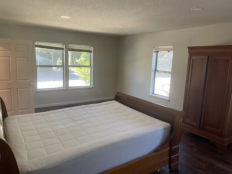 2308 N Berkeley Ave #B — Photo 3