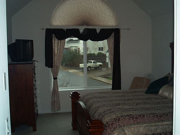 Large Master Bed/Bath