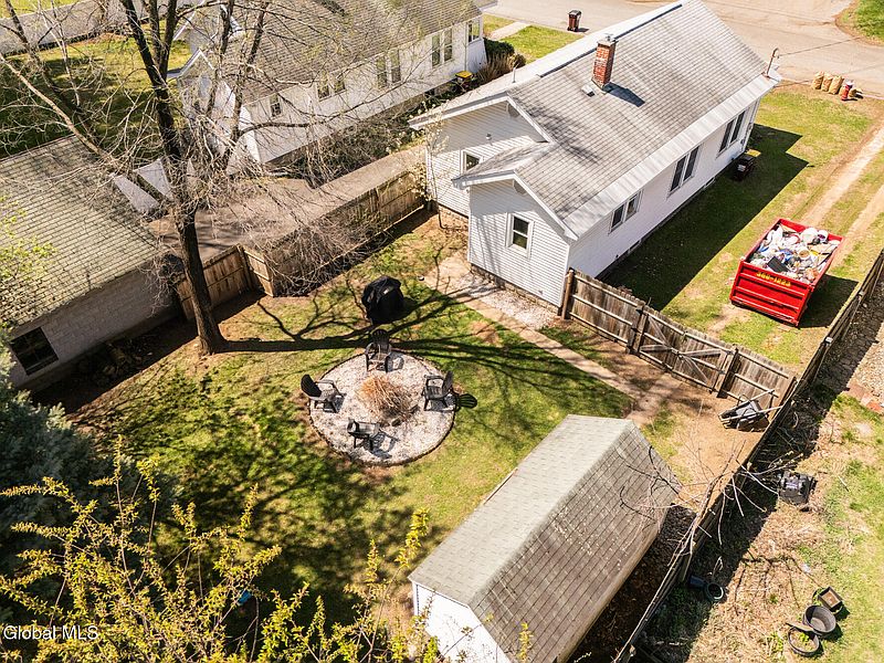 3rd image of 32 Hudson Avenue