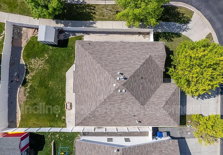 702 Durham Dr — Photo 20