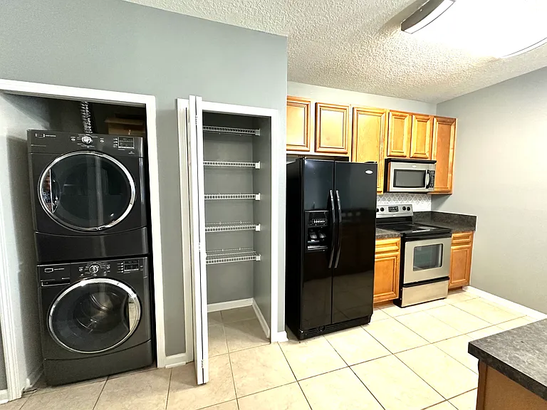 8235 Lobster Bay Ct — Photo 6