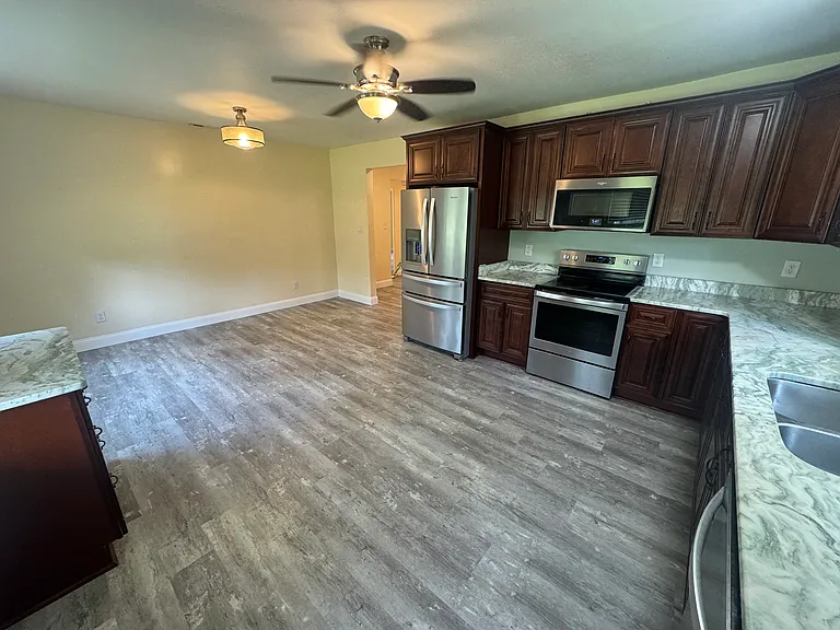 Kitchen: Ample cabinet and counter space