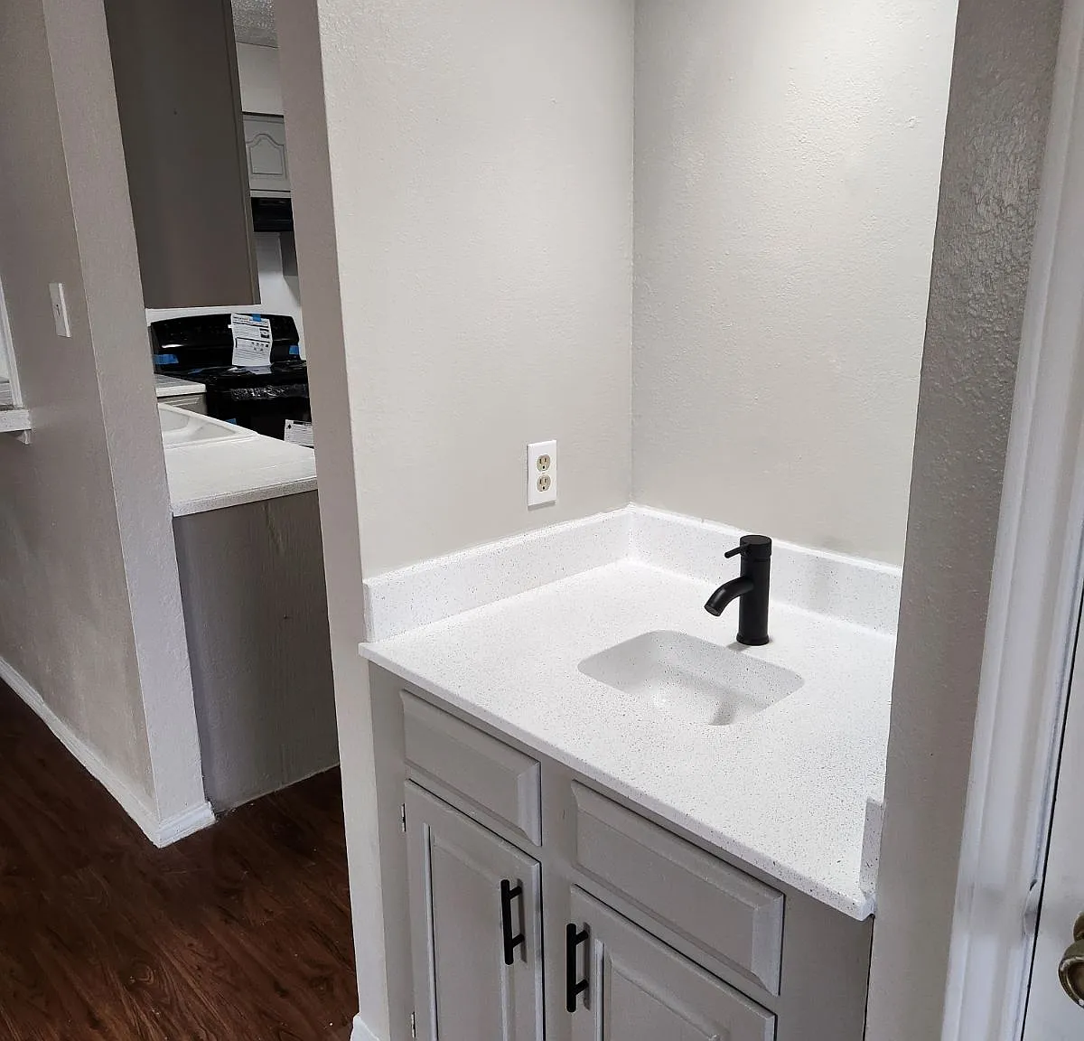 1 bed, 1072 sqft, $799 — Photo 2