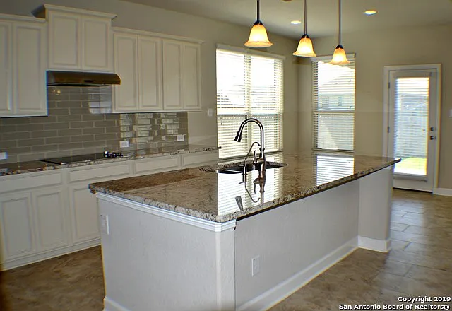 4 bed, 3.5 bath, 2679 sqft, $2,100 — Photo 2
