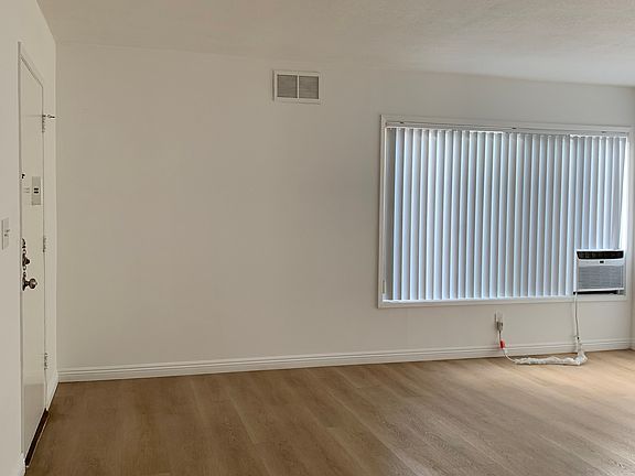 3rd image of 1533 Palm Ave APT G