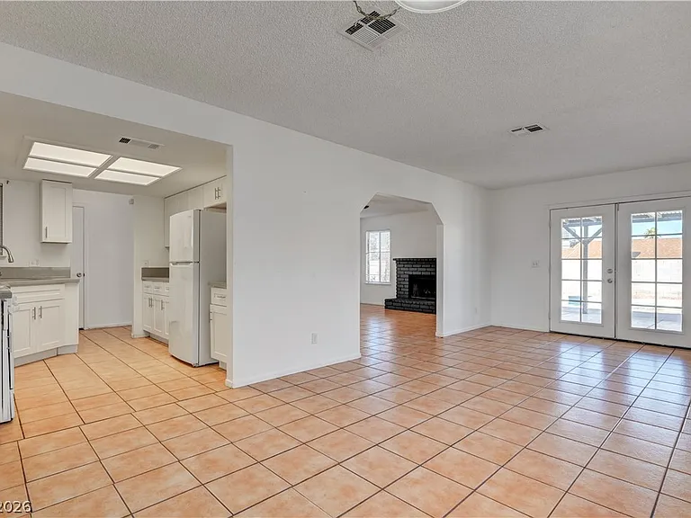 707 Honeybee Ct — Photo 14