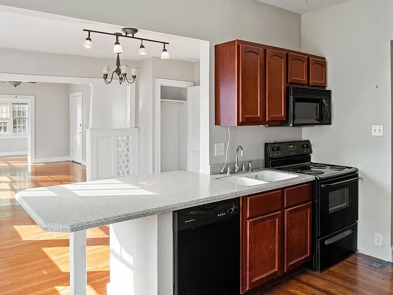 The Reese Apartments — Photo 15