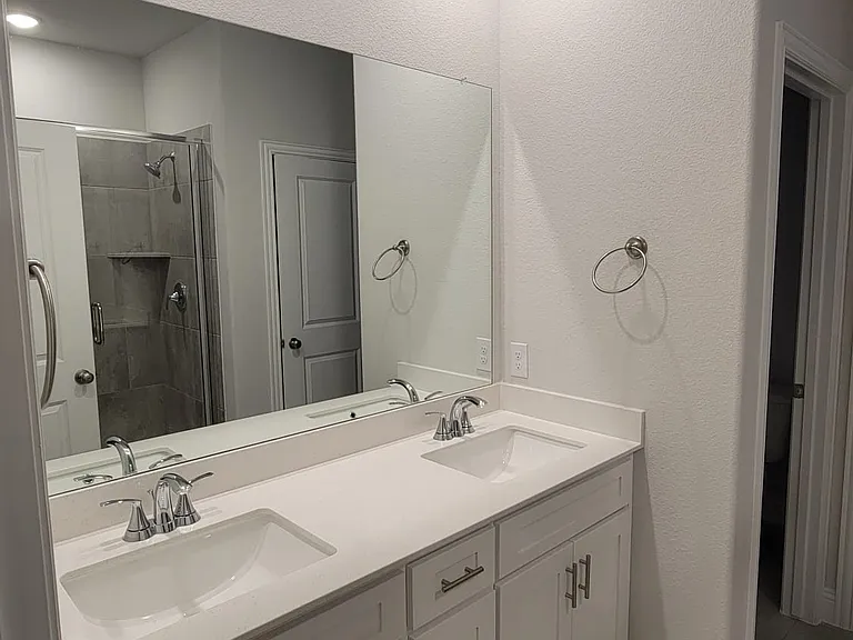 913 Amenduni Ln — Photo 24