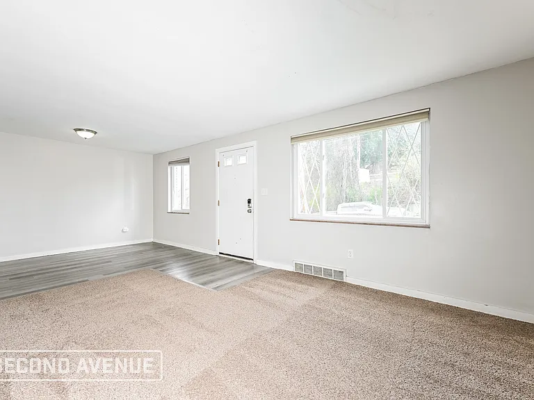 220 Briarwood Dr — Photo 3