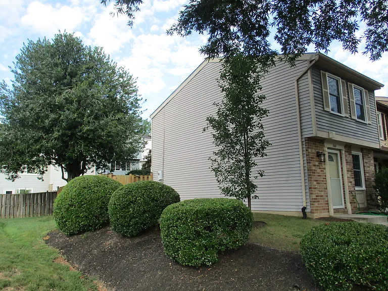8601 Kenosha Ct — Photo 3