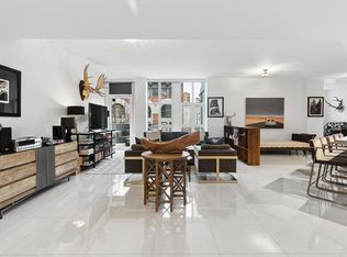 1102 Hornby St #304, Vancouver, BC V6Z1V8