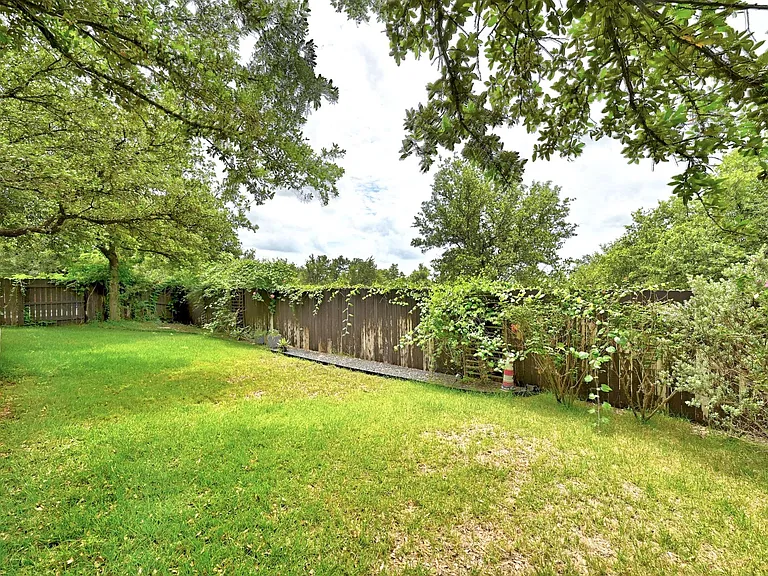 1611 Rimstone Dr — Photo 32