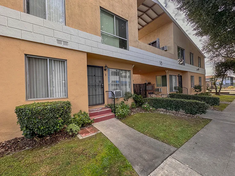 18 S Marguerita Ave #15 — Photo 13