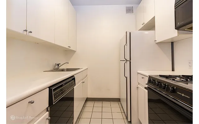 Rented by Douglas Elliman | media 17