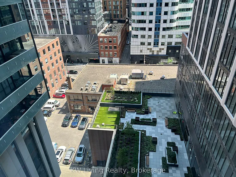 400 King St W #1123 — Photo 14