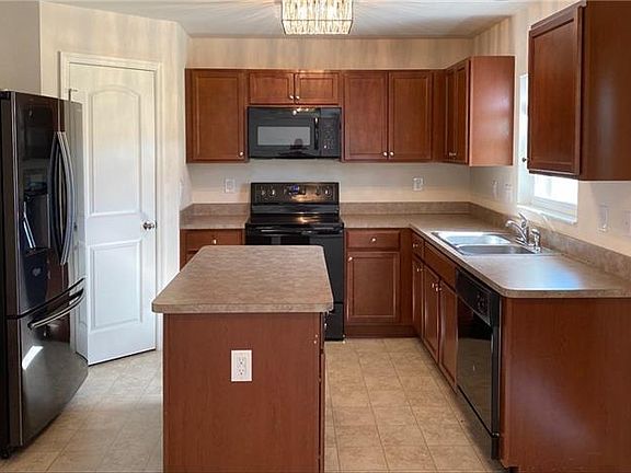 3rd image of 10412 Canal Brook Ln
