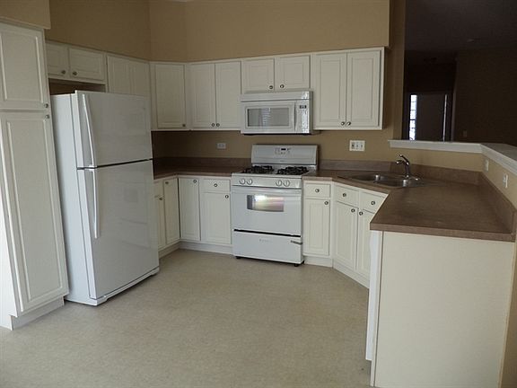 2nd image of 410 N Carlisle Ct