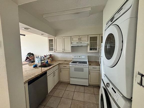 3rd image of 3930 S Roosevelt Blvd APT E212