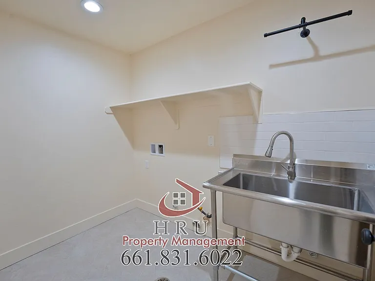 1821 Lacey St — Photo 11
