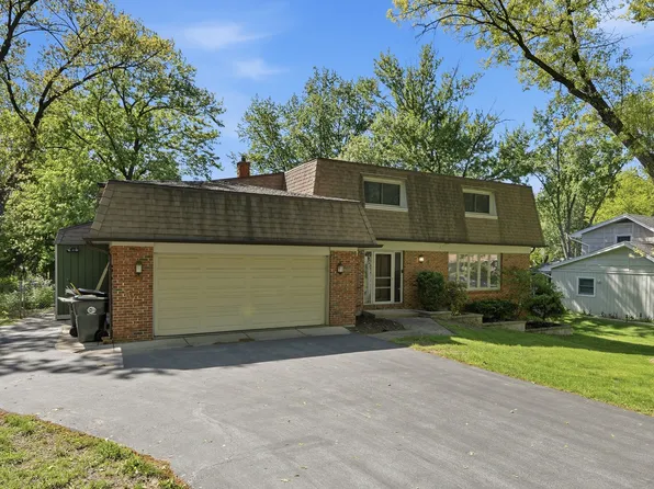 10S324 Hampshire Ln E, Willowbrook, IL 60527