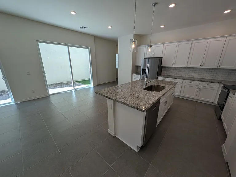 265 E Balsam Dr — Photo 17