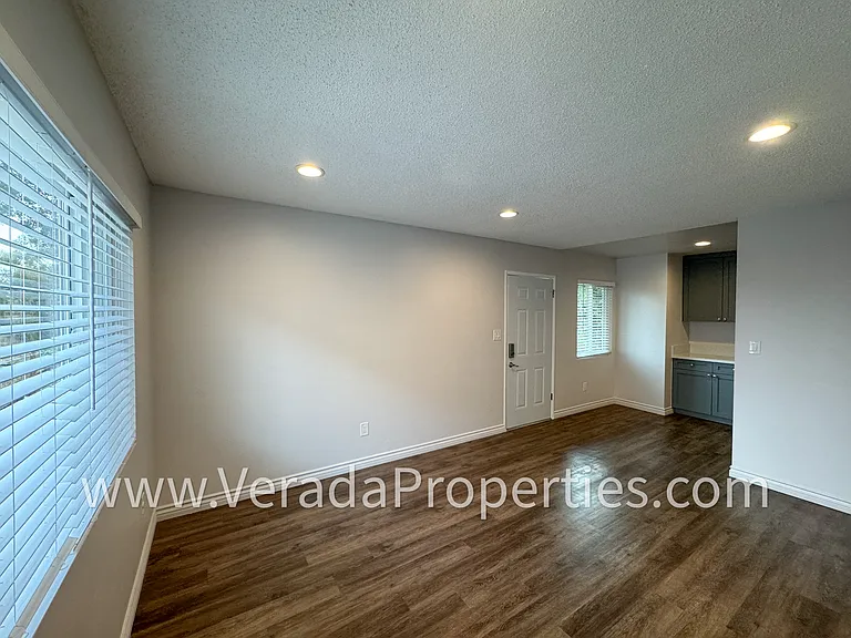 3832 Albatross St #B — Photo 16