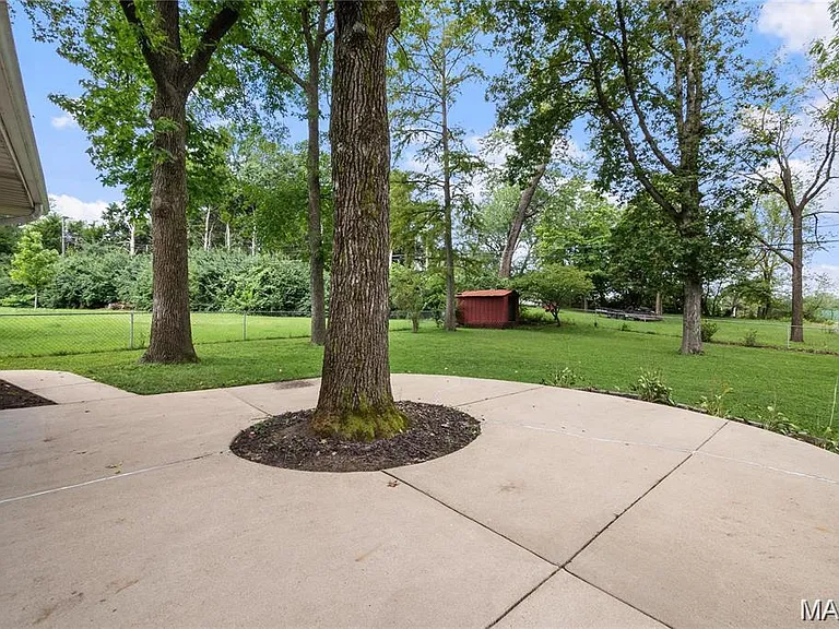 9731 Twincrest Dr — Photo 15