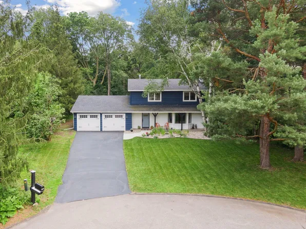 19019 Hanus Cir, Minnetonka, MN 55345
