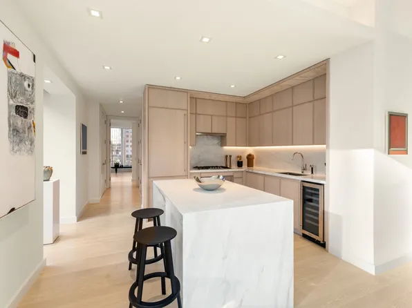 138 East 50th Street 26A image 2 of 22