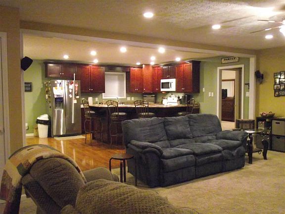 4th image of 1050 Shetland Dr