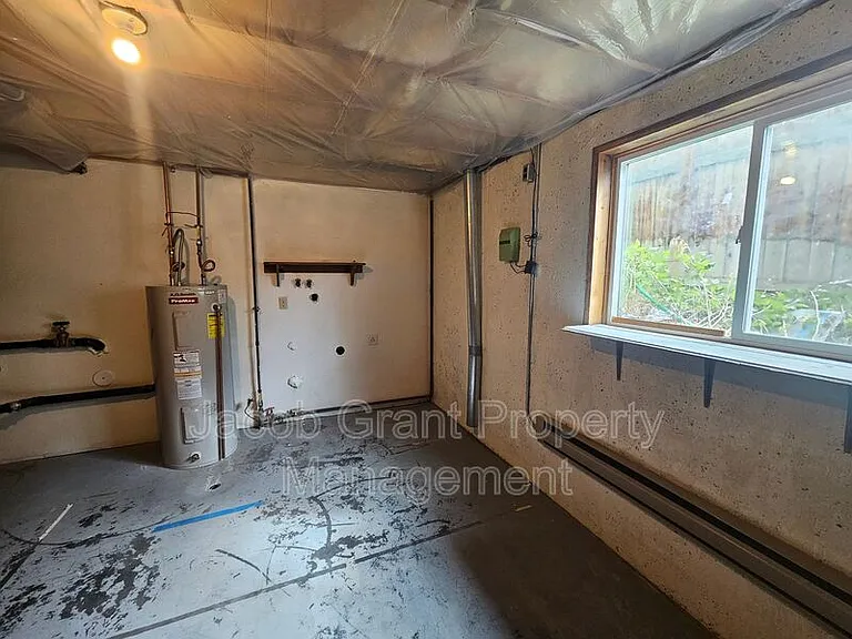 360 N Fanning Ave — Photo 9