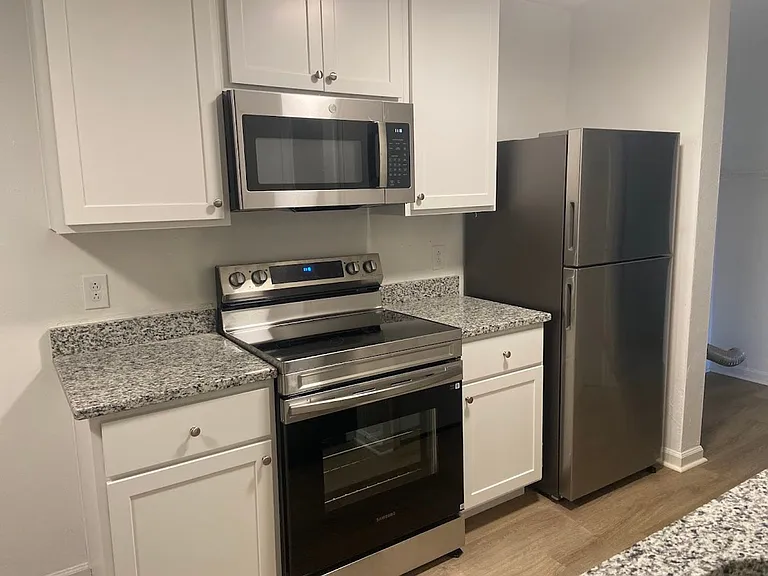 Acorn Grove Apartment Homes — Photo 17