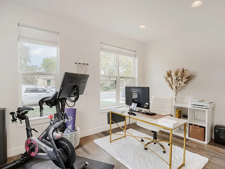 1630 Winona Ct — Photo 14