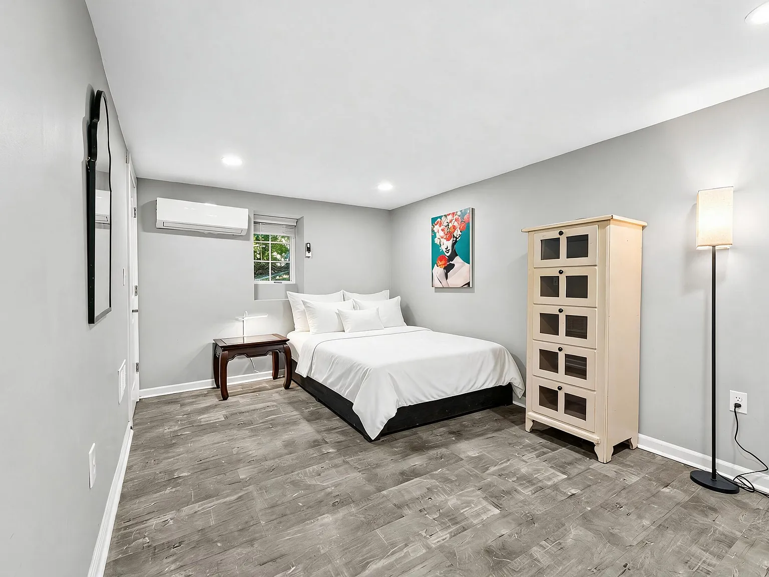 4 bed, 3.0 bath, 1900 sqft, $776 — Photo 1