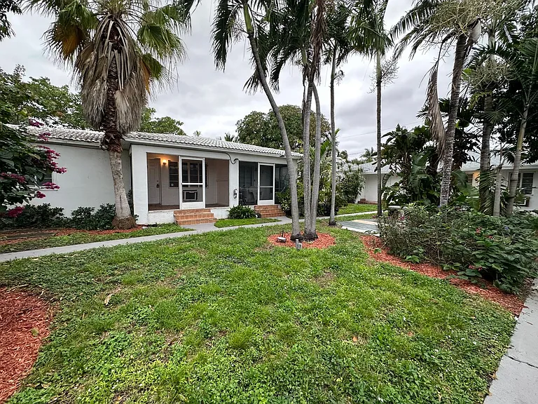 1735 Wiley St — Photo 1