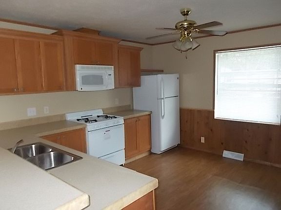 Spacious Kitchen with Appliances