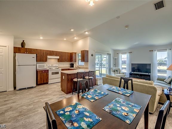 2nd image of 1438 SE 23rd St