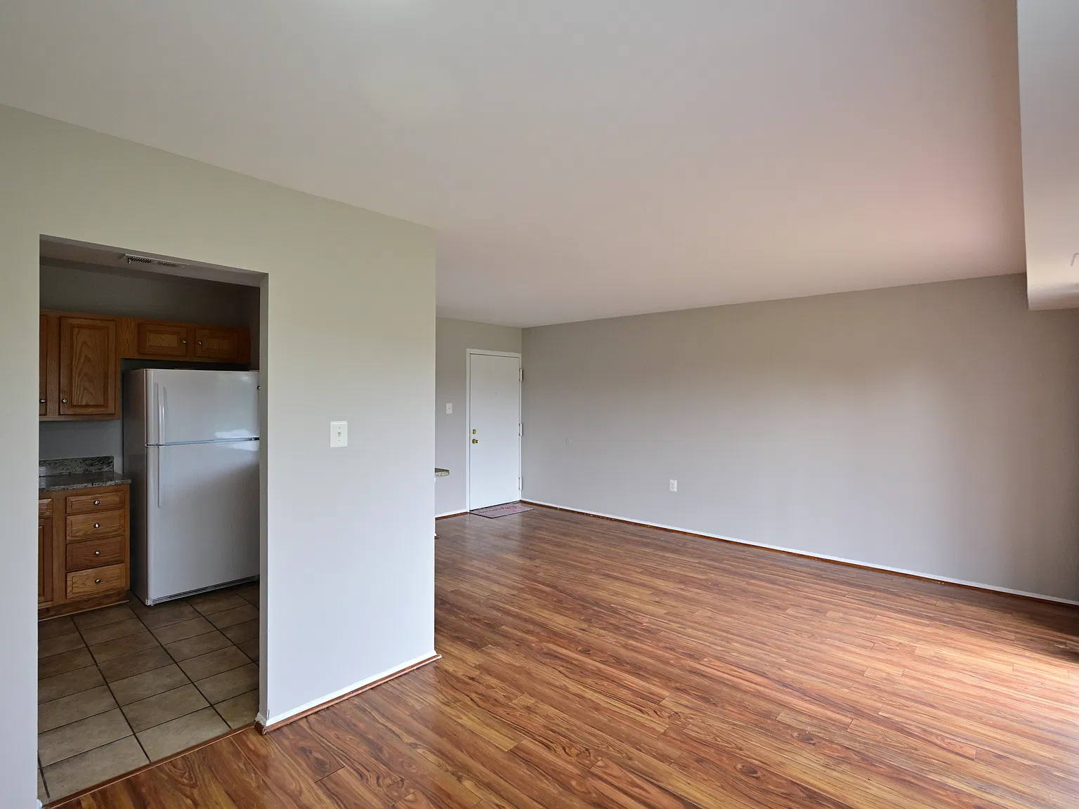 2 bed, 936 sqft, $1,650 — Photo 2